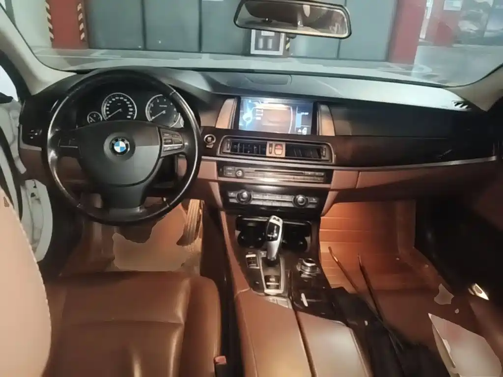 BMW 5 Series — миниатюра 14