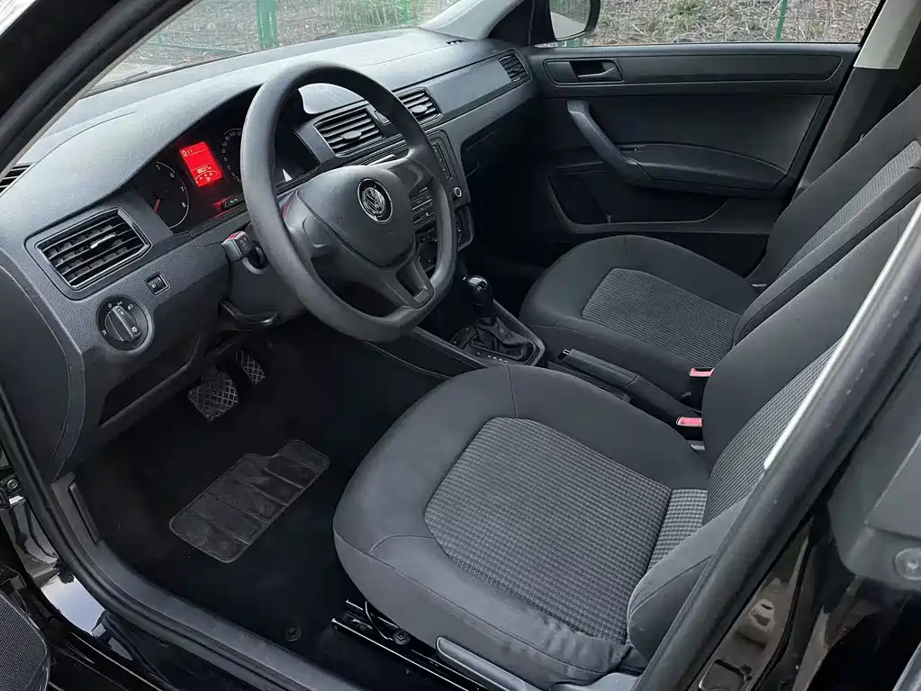Volkswagen Santana — миниатюра 6