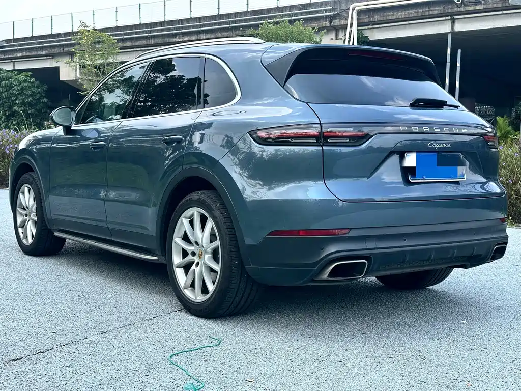 Porsche Cayenne — миниатюра 6