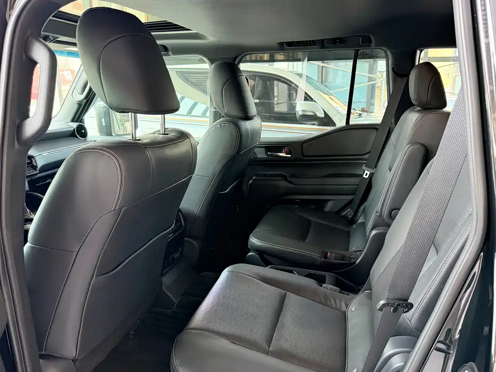 Toyota Land Cruiser Prado 2024 2.4T WX 6 мест