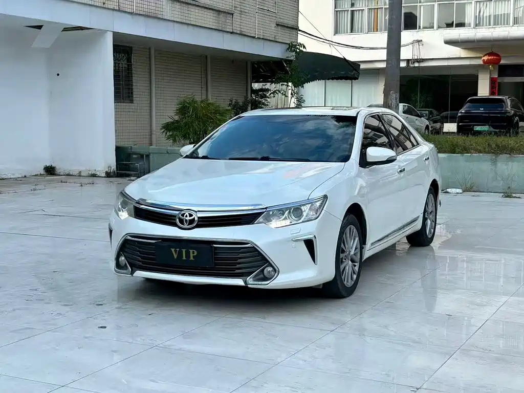 Toyota Camry — миниатюра 3