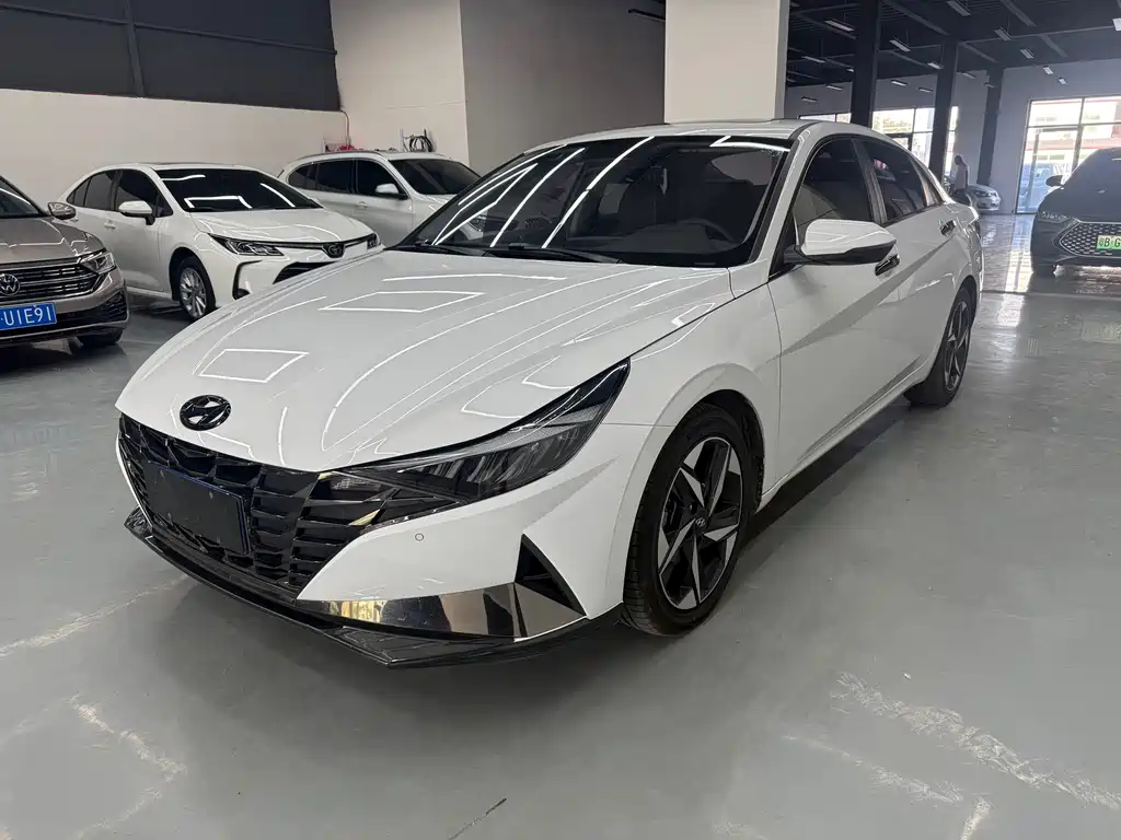 Hyundai Elantra 2022