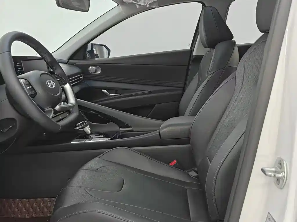 Hyundai Elantra — миниатюра 16