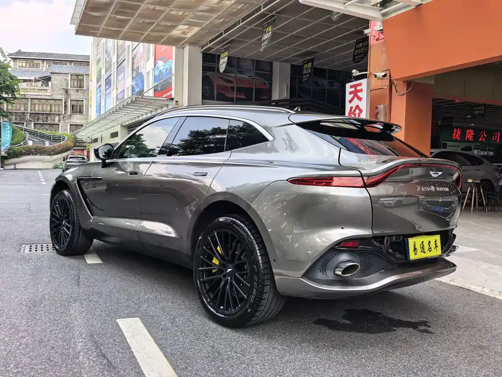 Aston Martin DBX — миниатюра 7