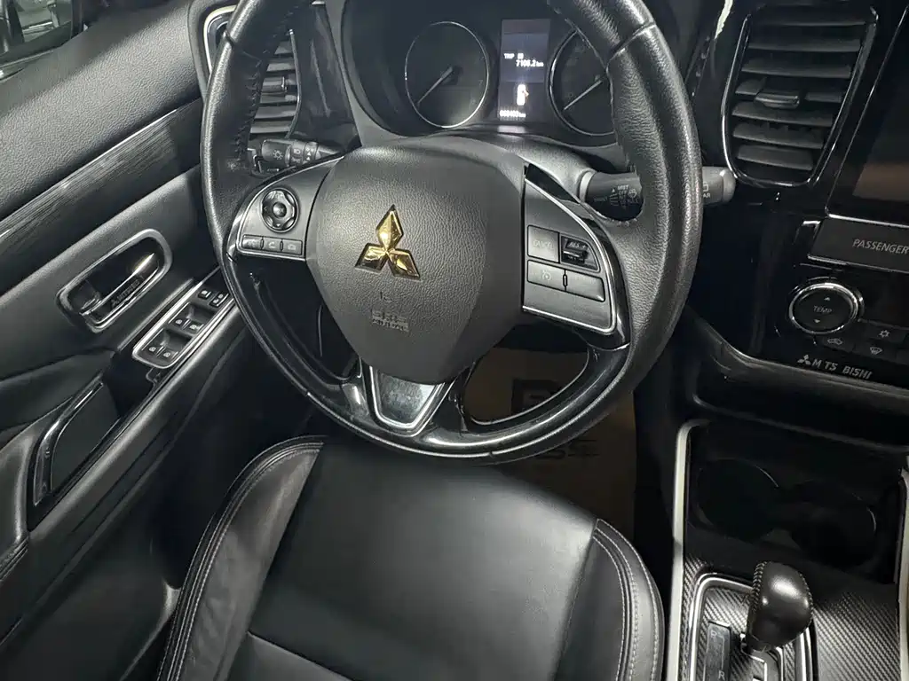 Mitsubishi Outlander — миниатюра 9