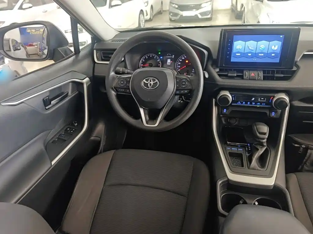 Toyota RAV4 — миниатюра 11