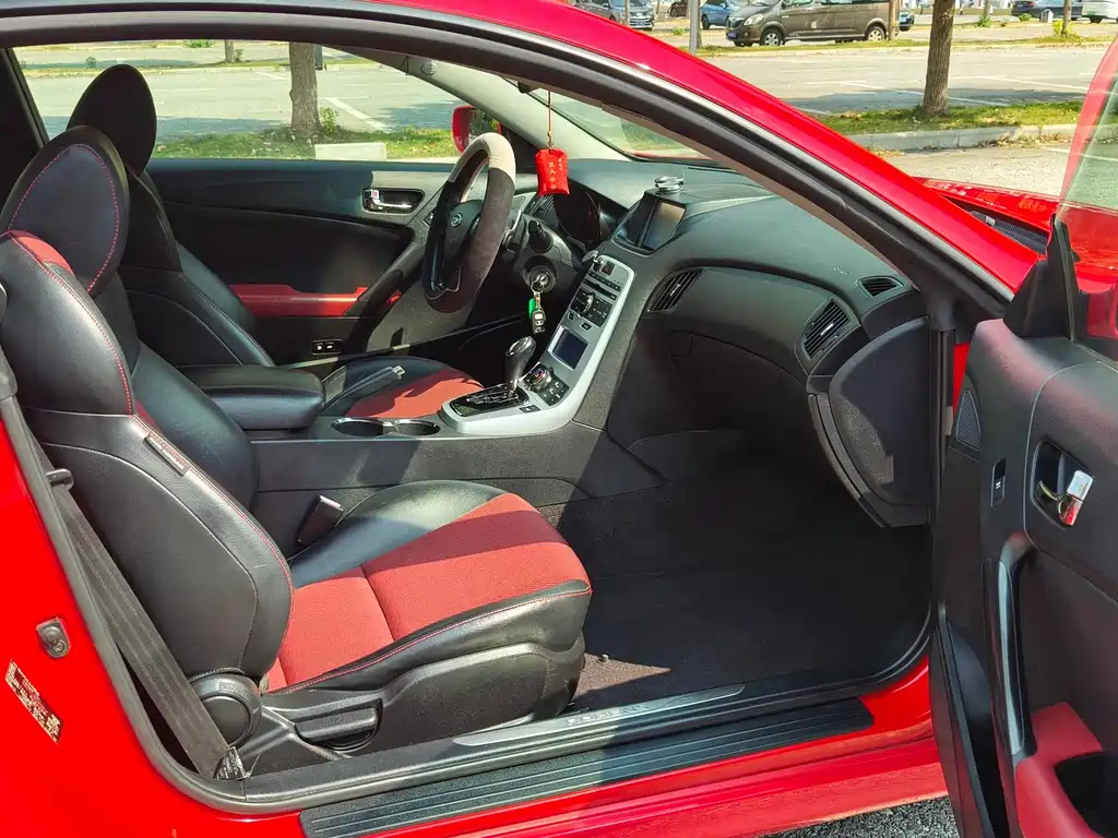 Hyundai Genesis Coupe — миниатюра 8