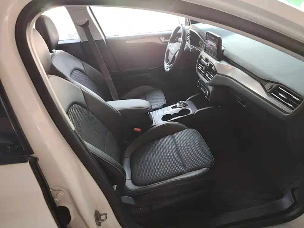 Ford Focus — миниатюра 25
