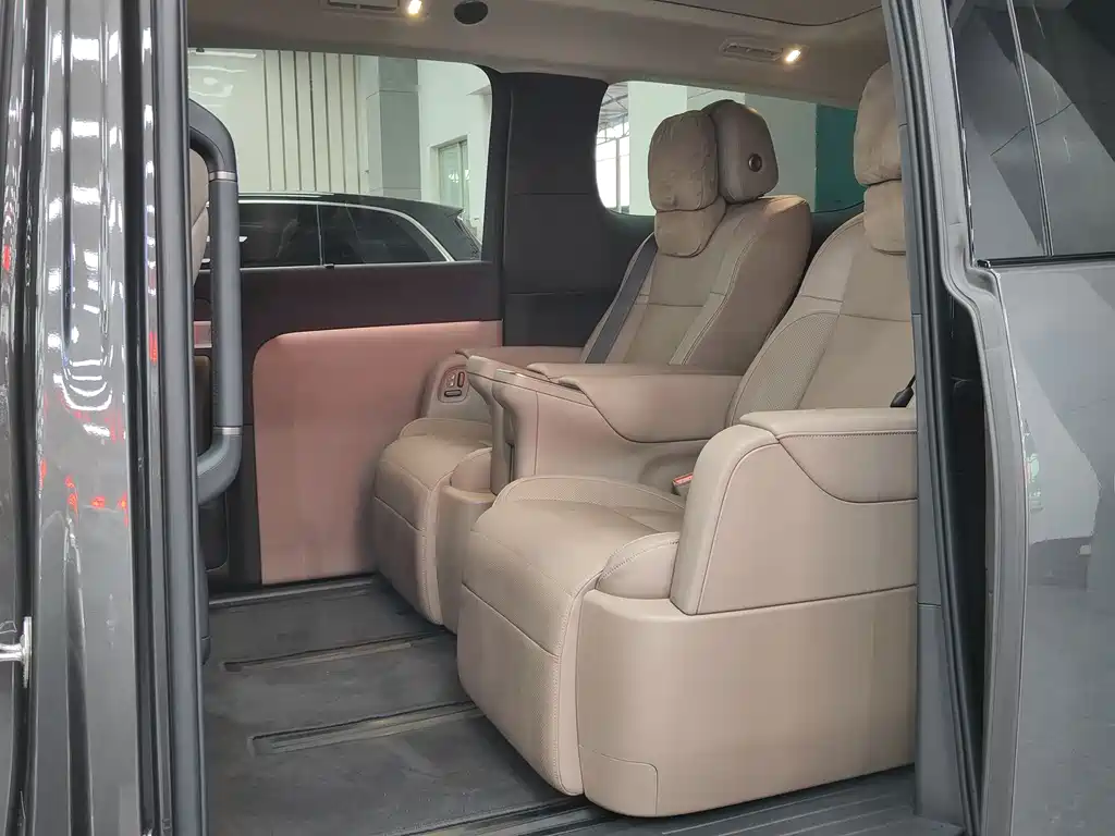 Li Auto MEGA 2025 Ultra