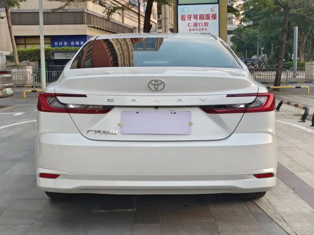 Toyota Camry — миниатюра 12