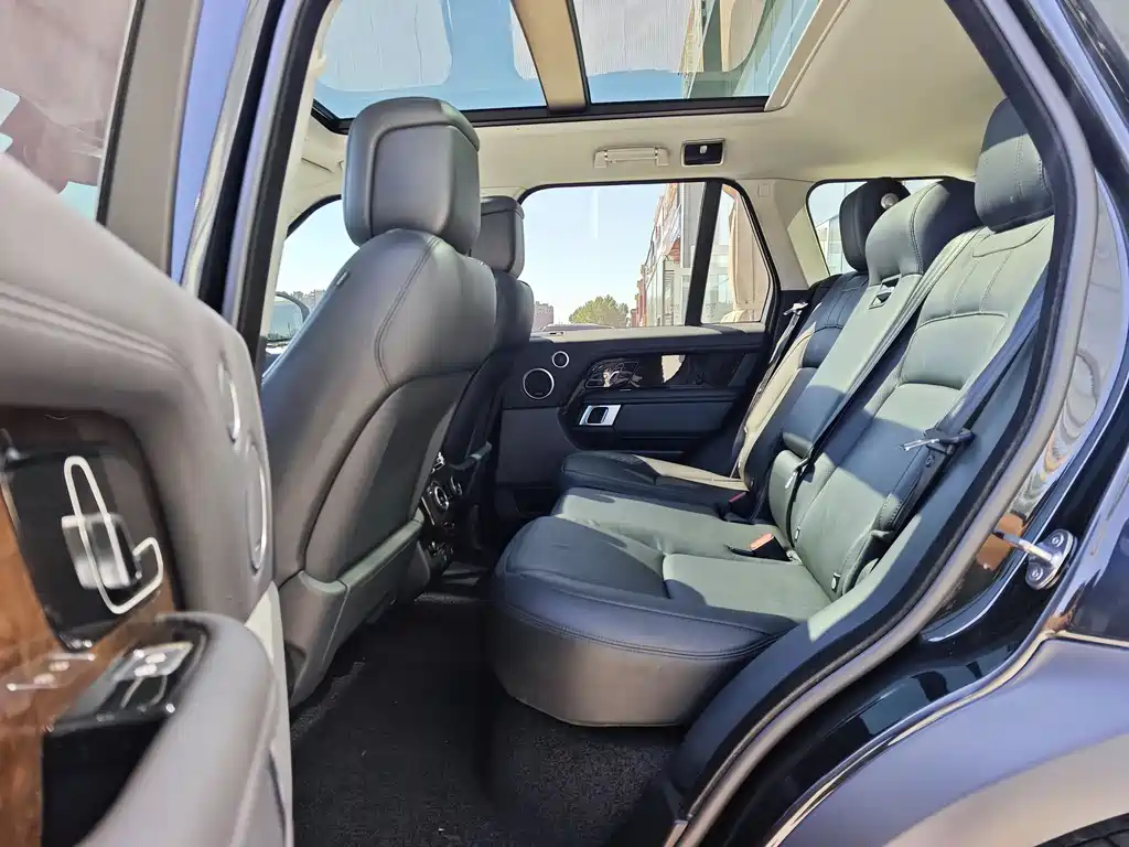 Land Rover Range Rover 2022 3.0 L6 360PS