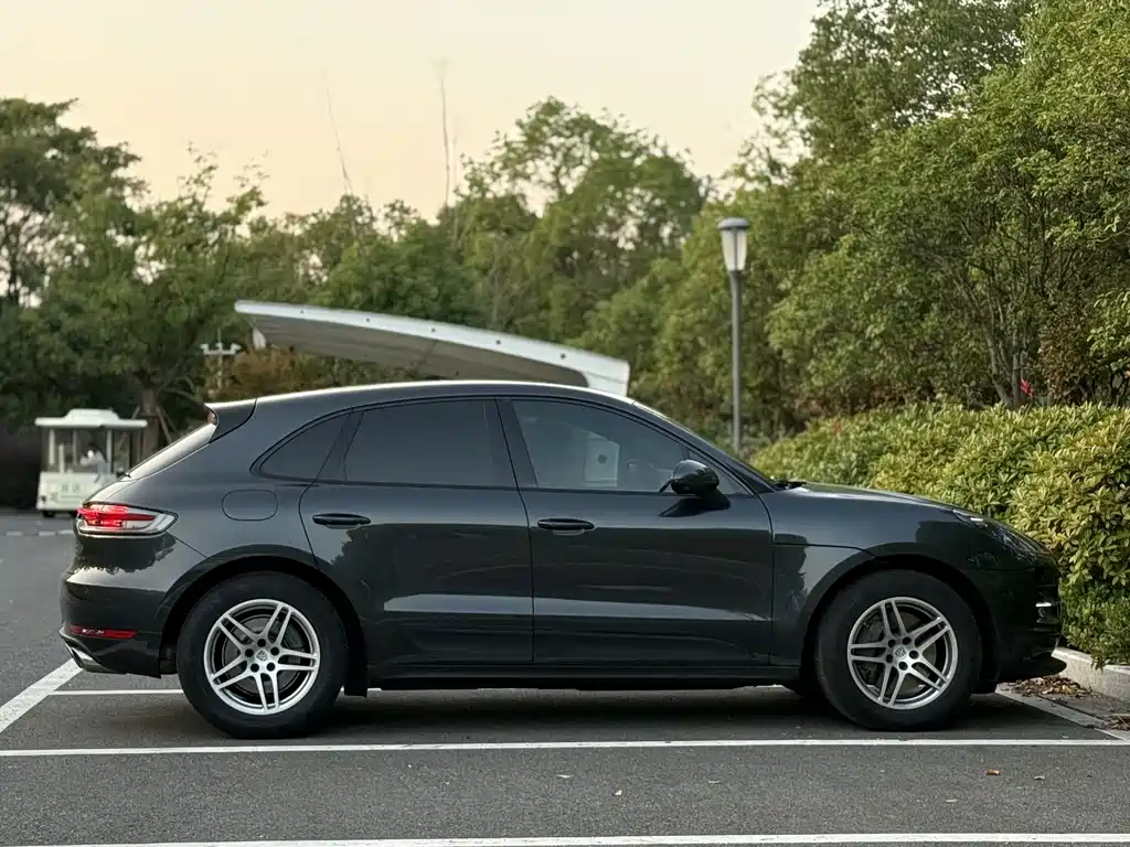 Porsche Macan — миниатюра 7