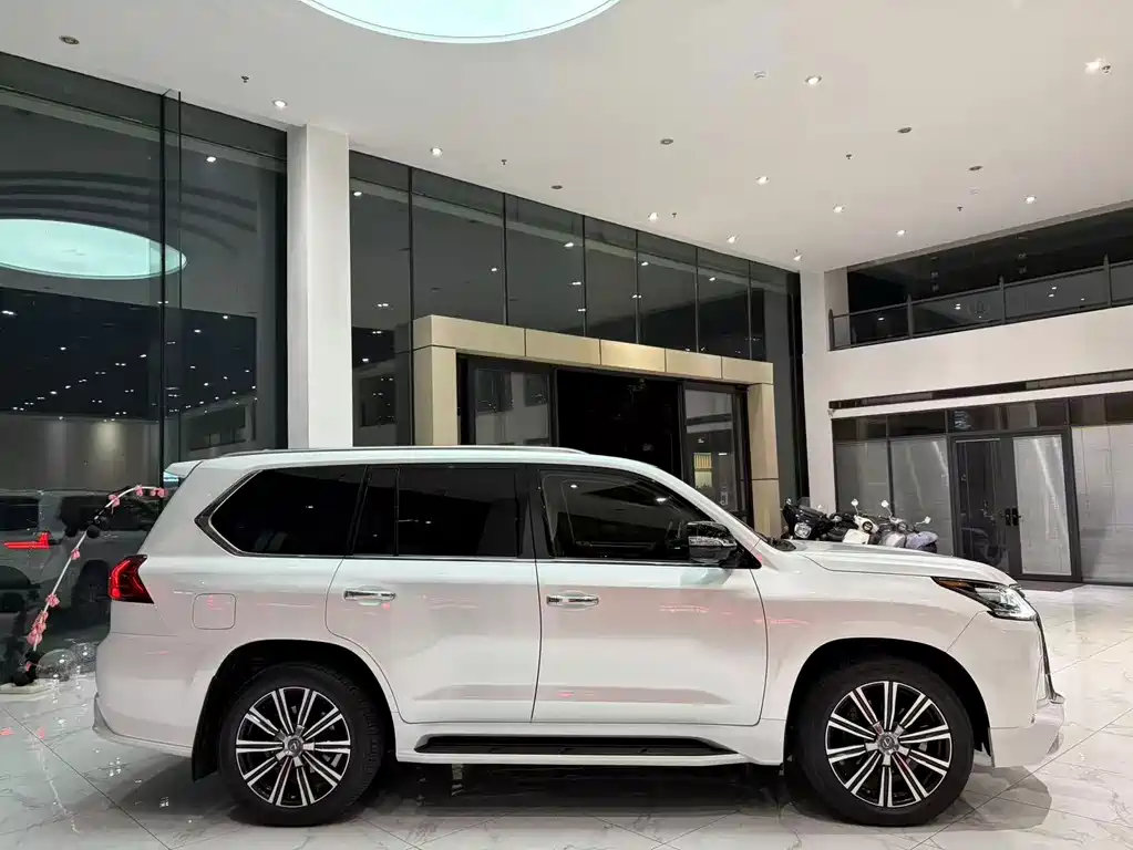 Lexus LX — миниатюра 4