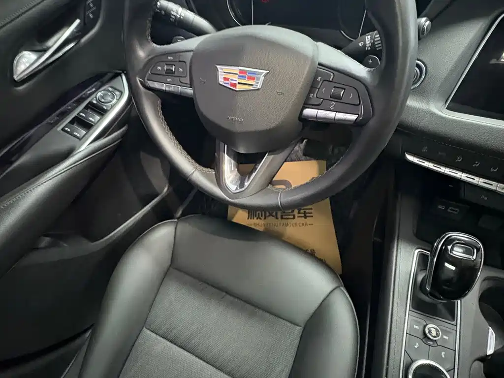 Cadillac XT4 — миниатюра 8