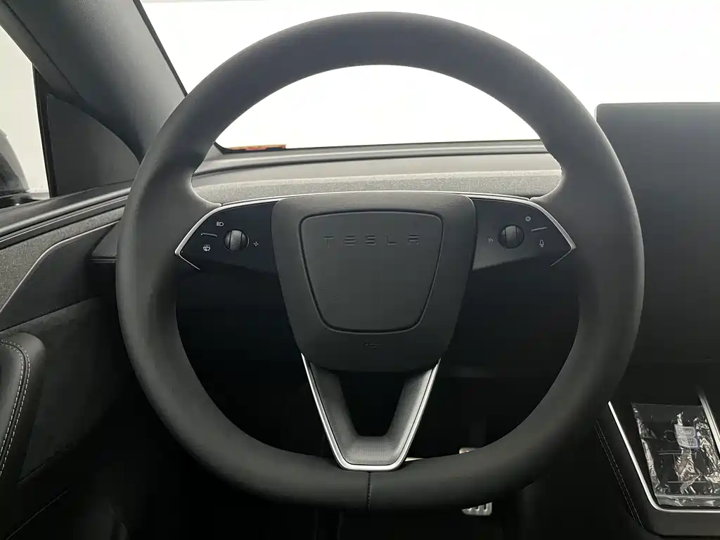 Tesla Model Y L — миниатюра 14