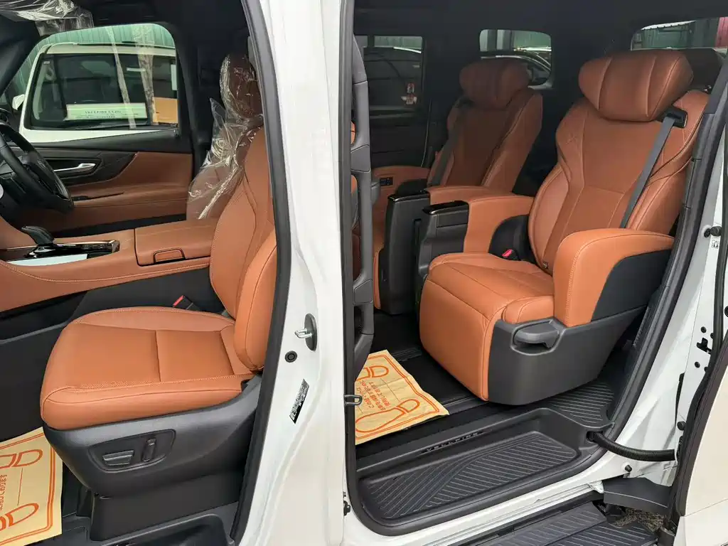 Toyota Alphard 2025 2.5L Luxury