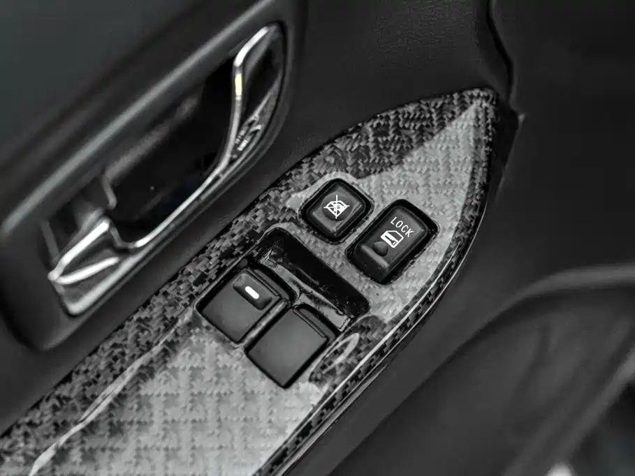 Mitsubishi Pajero (Import) — миниатюра 14