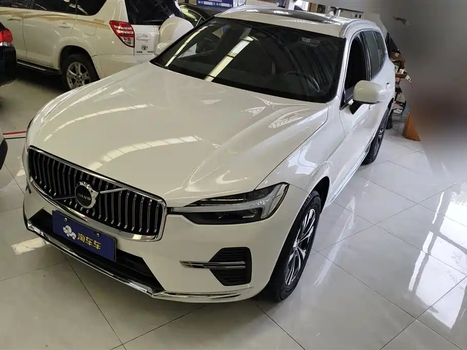 Volvo XC60 2025