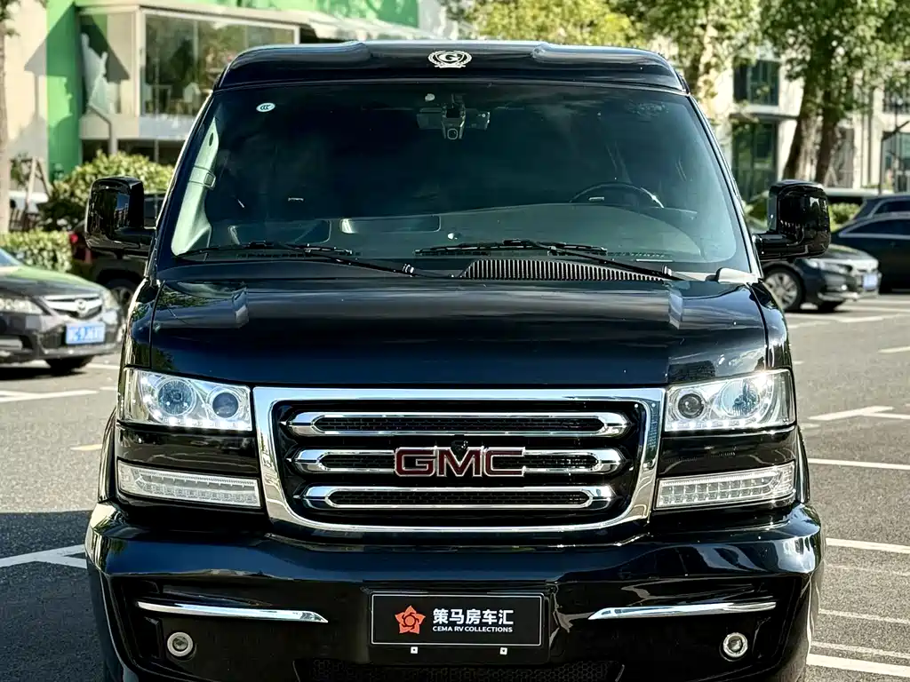 GMC Savana — миниатюра 3