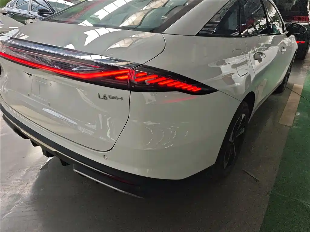 Geely Galaxy Galaxy L6 L6 2025 EM-i 140km