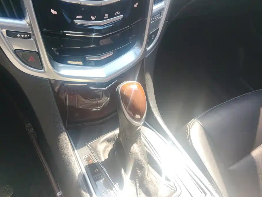 Cadillac SRX — миниатюра 16