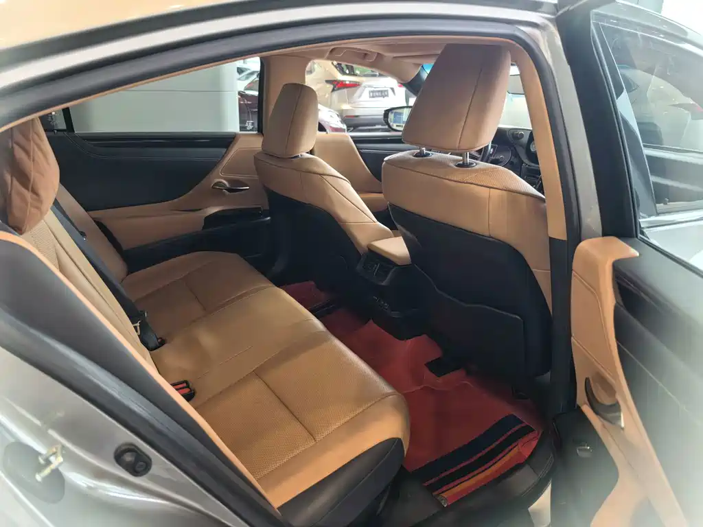 Lexus ES — миниатюра 9