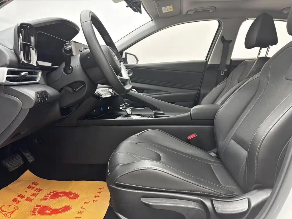 Hyundai Elantra — миниатюра 11