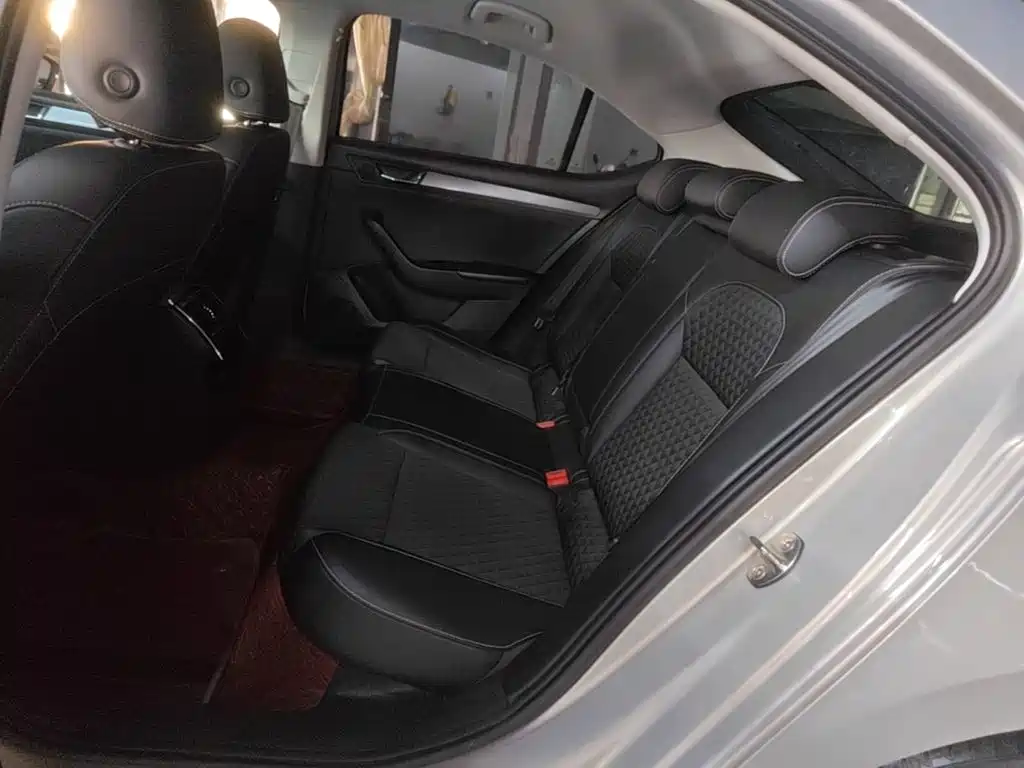 Skoda Superb — миниатюра 13