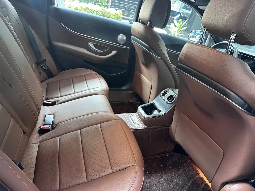 Mercedes-Benz E-Class — миниатюра 10
