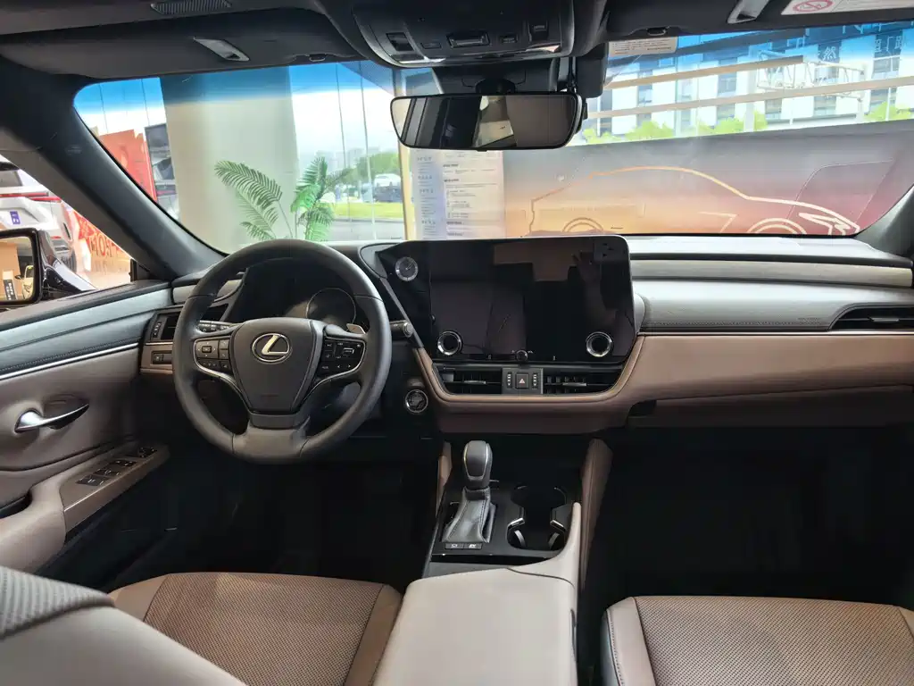 Lexus ES — миниатюра 9