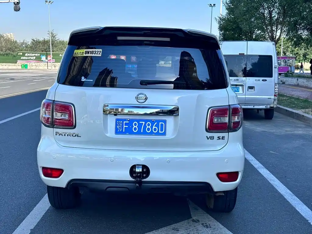 Nissan Patrol — миниатюра 5