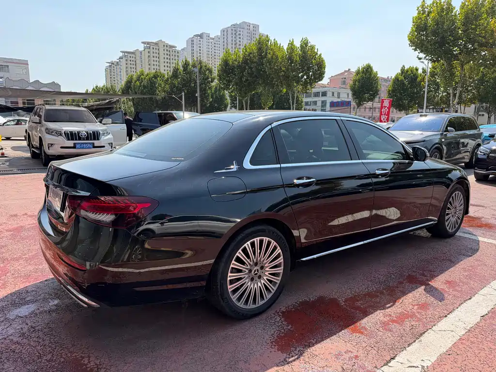 Mercedes-Benz E-Class — миниатюра 6