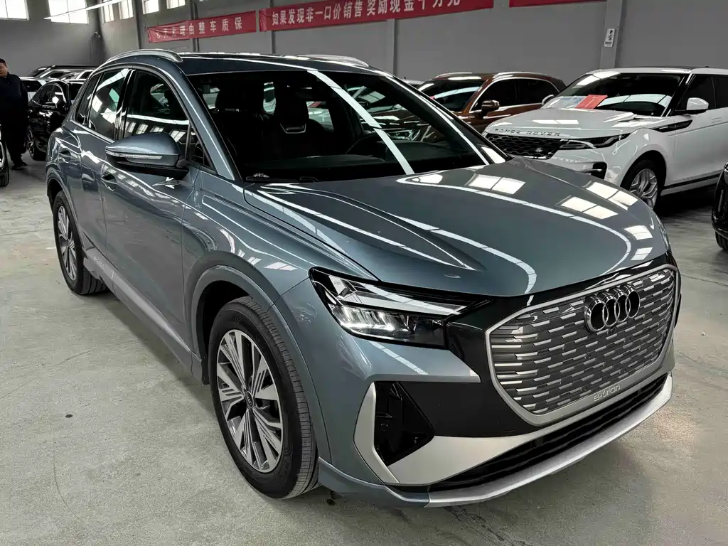 AUDI Q4 E TRON