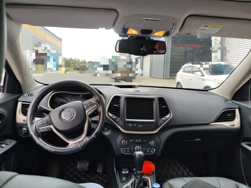 Jeep Cherokee — миниатюра 5