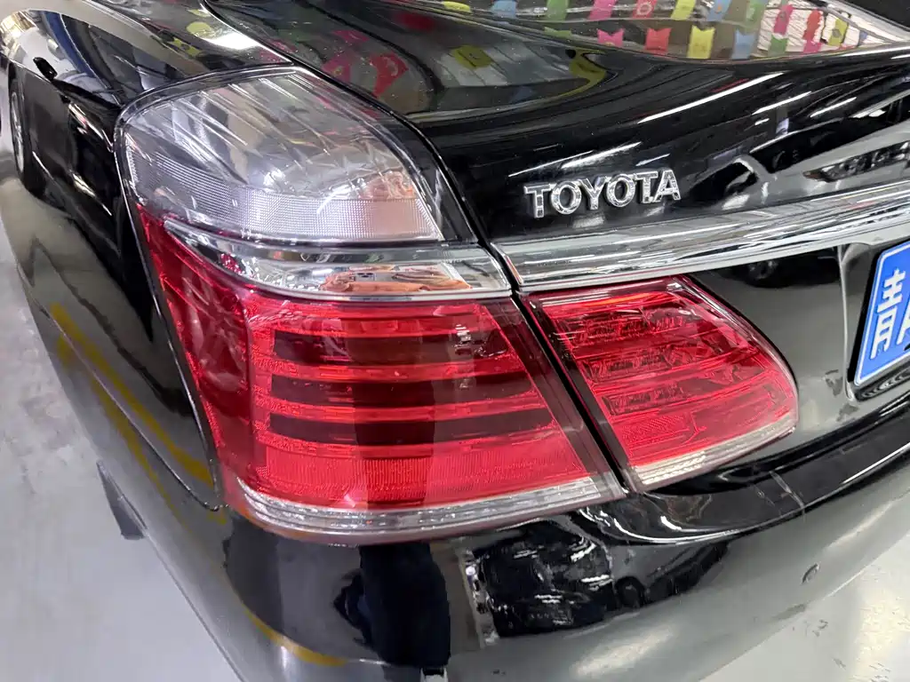 Toyota Crown — миниатюра 20