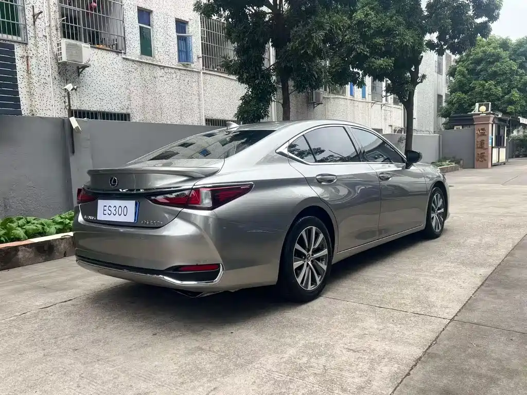 Lexus ES 2020 300h