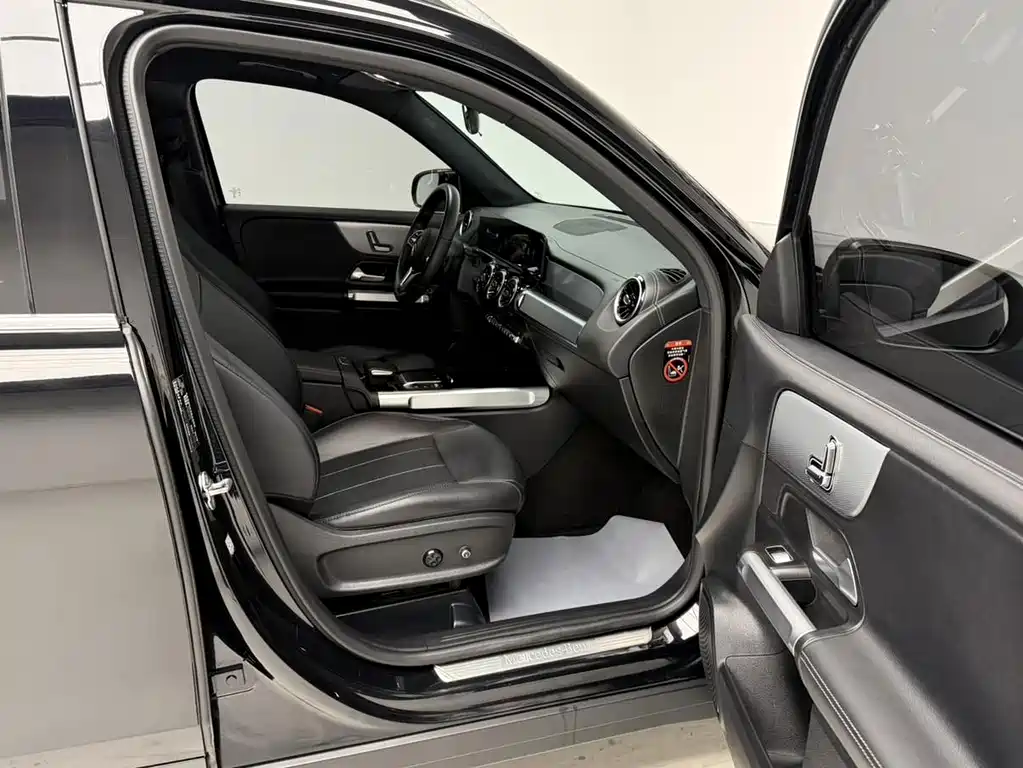Mercedes-Benz GLB — миниатюра 10