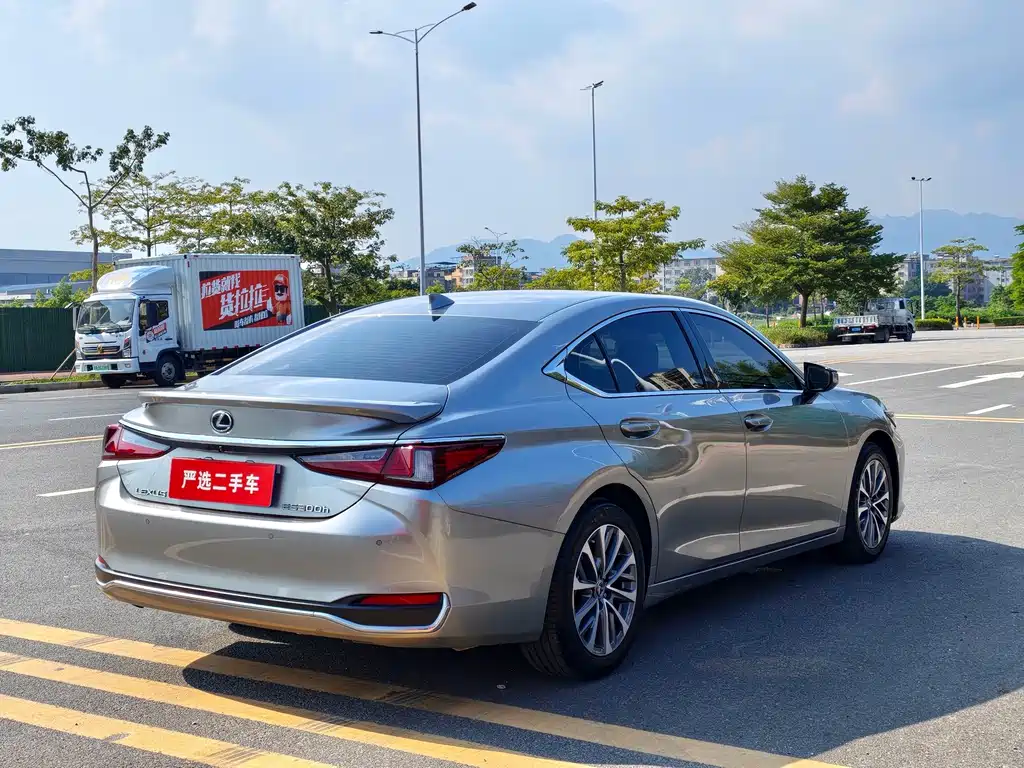 Lexus ES — миниатюра 5