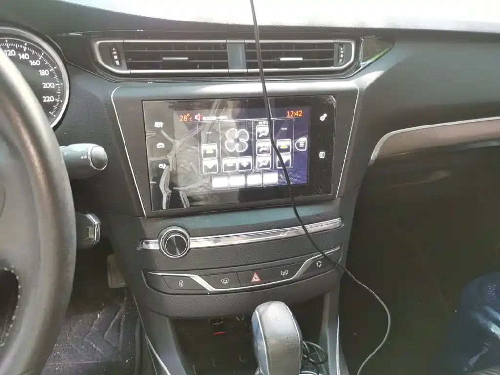 Peugeot 408 — миниатюра 9