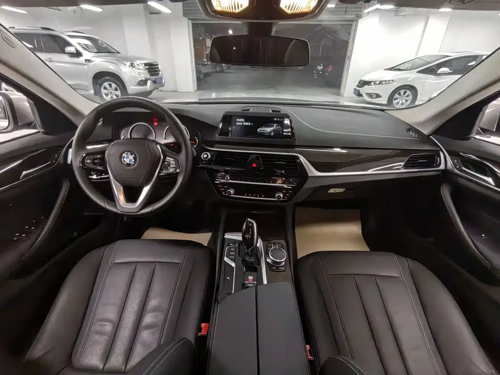 BMW 5 Series — миниатюра 8