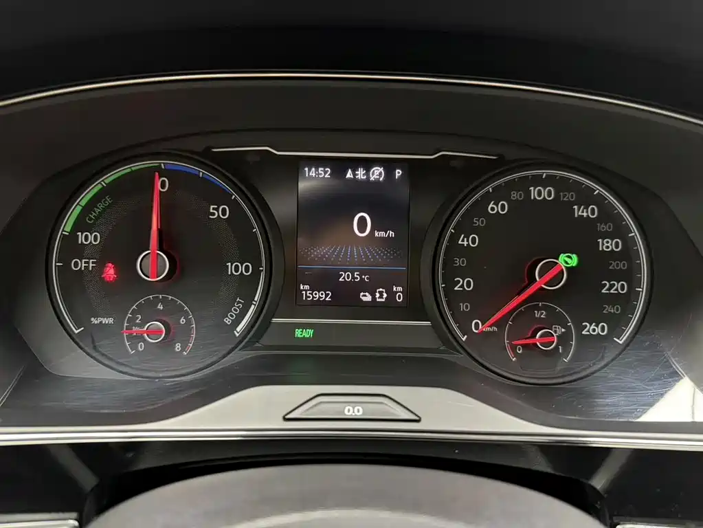 Volkswagen Passat PHEV — миниатюра 15
