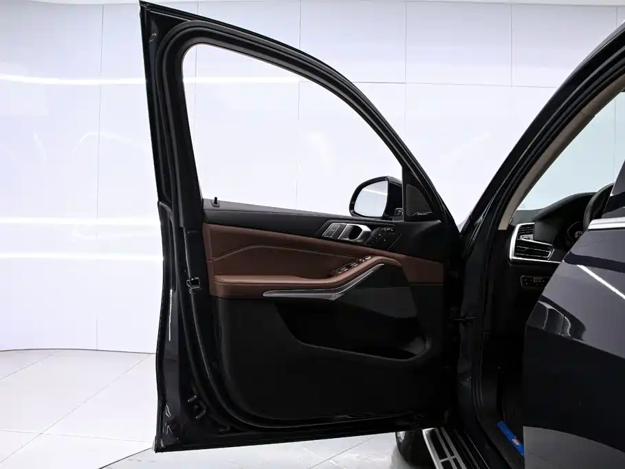BMW X7 — миниатюра 13