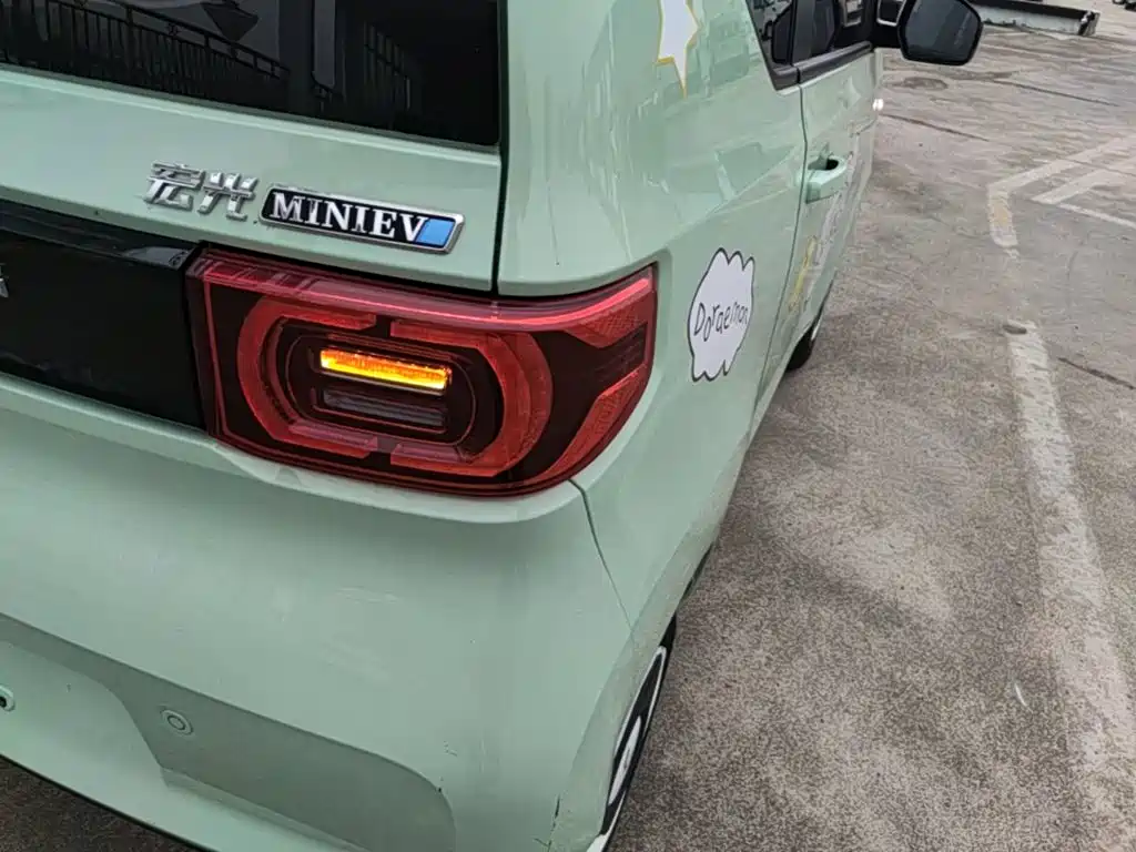 Wuling MINIEV — миниатюра 8