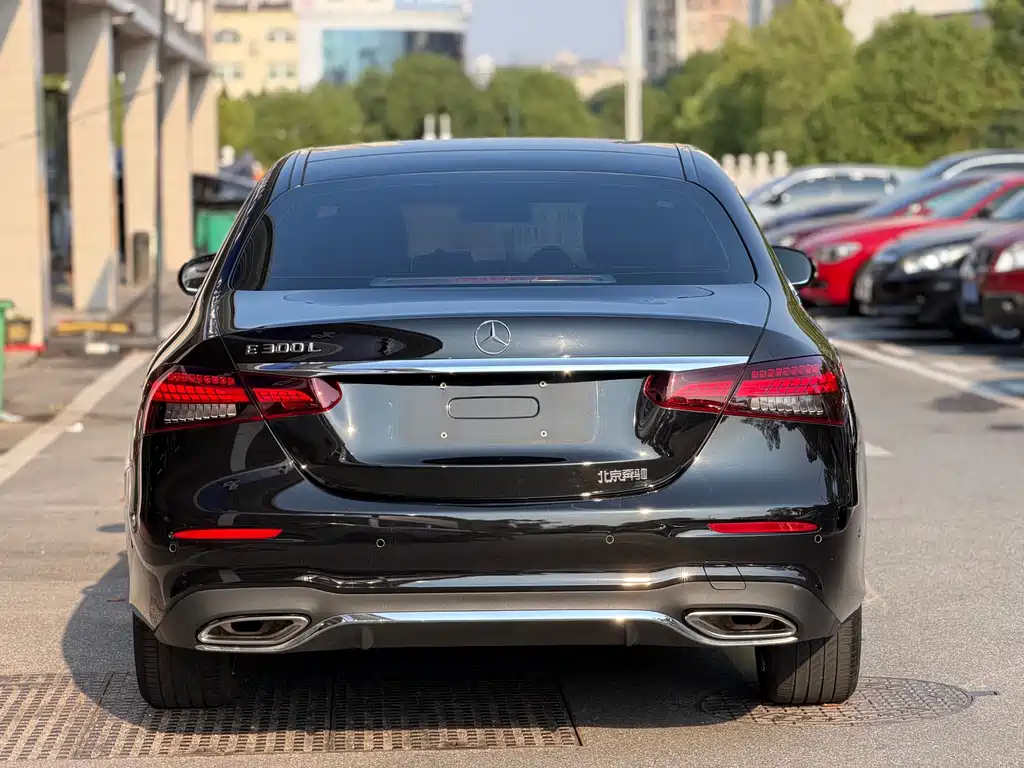 Mercedes-Benz E-Class — миниатюра 6