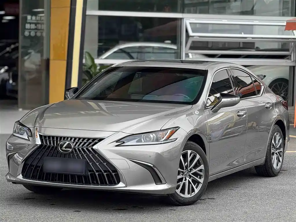Lexus ES 2022