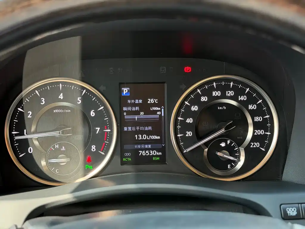 Toyota Alphard — миниатюра 12