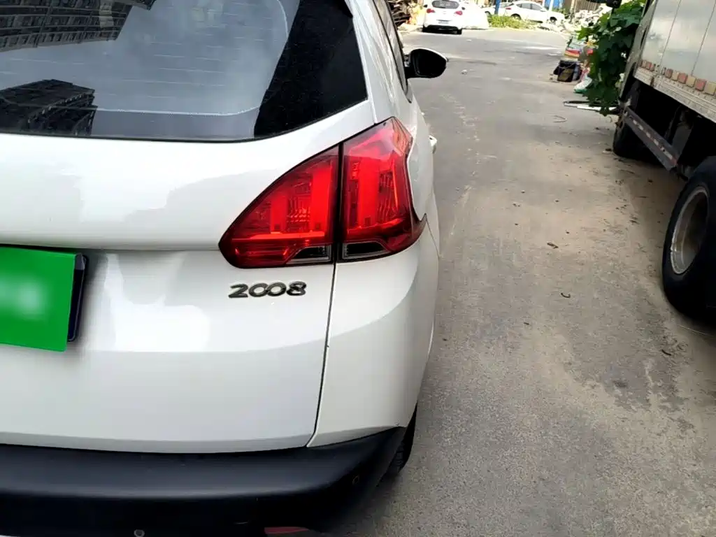 Peugeot 2008 — миниатюра 8
