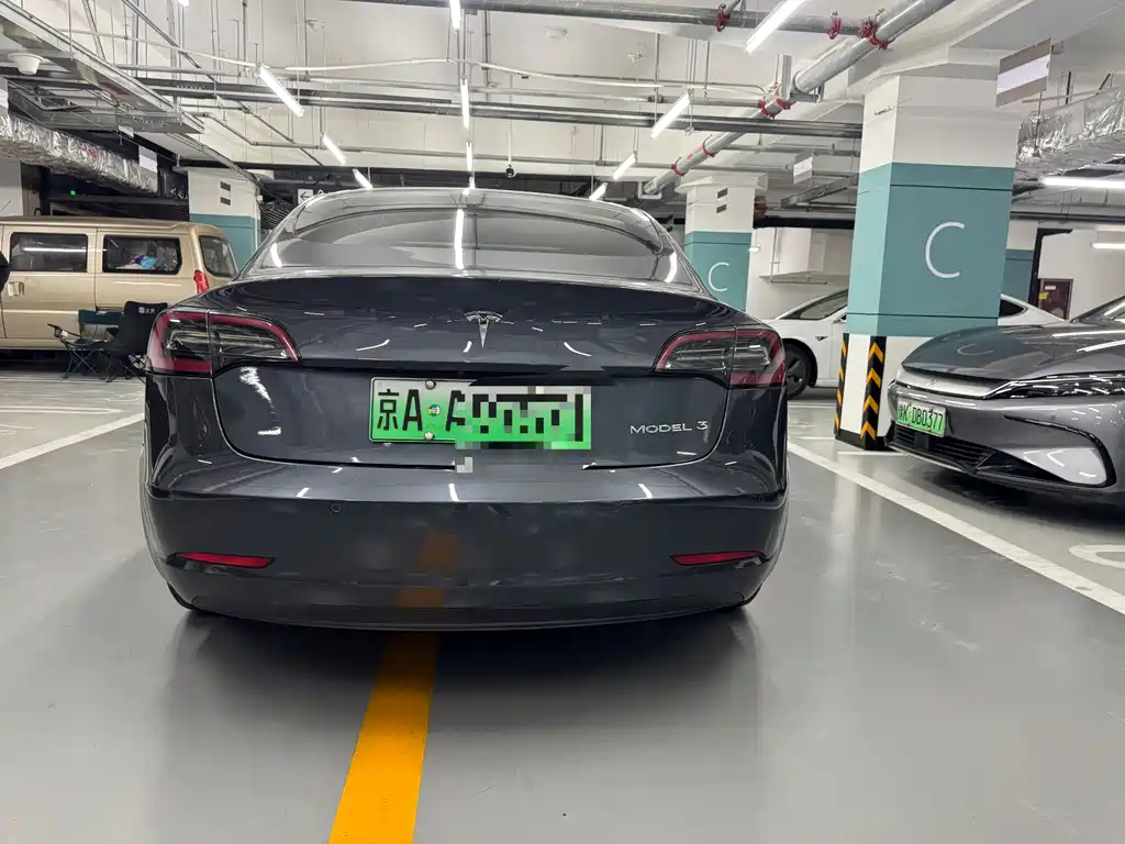 Tesla Model 3 — миниатюра 7