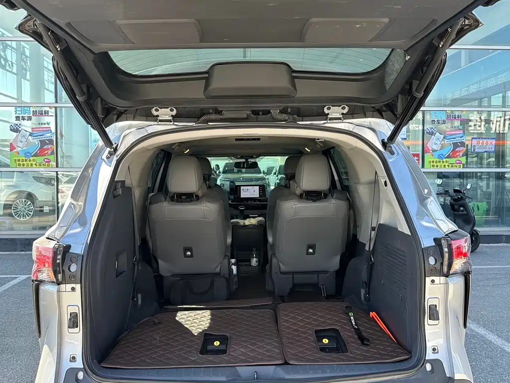 Toyota Sienna — миниатюра 13