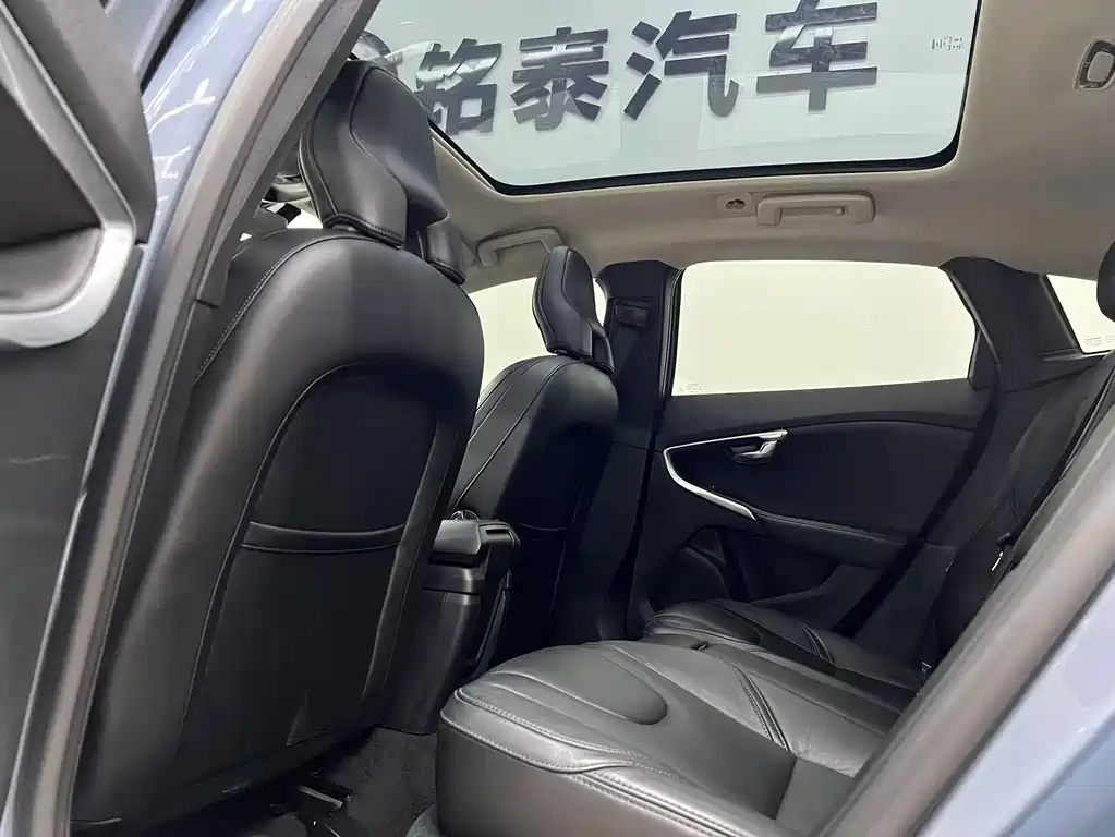 Volvo V40 — миниатюра 6
